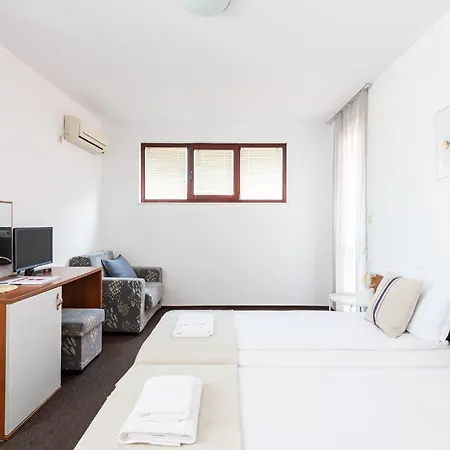 Sea House Afrodita Ii מלון